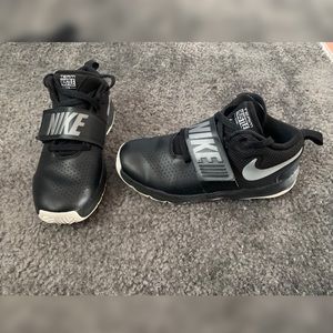 Nike team hustle D8 ( USED in good condition )